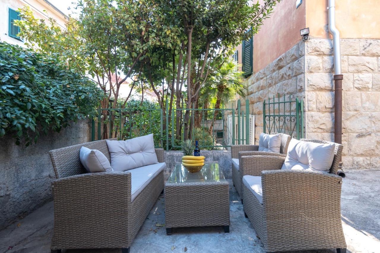 Palm Garden Apartment In Center With Big Terrace Split Exterior foto