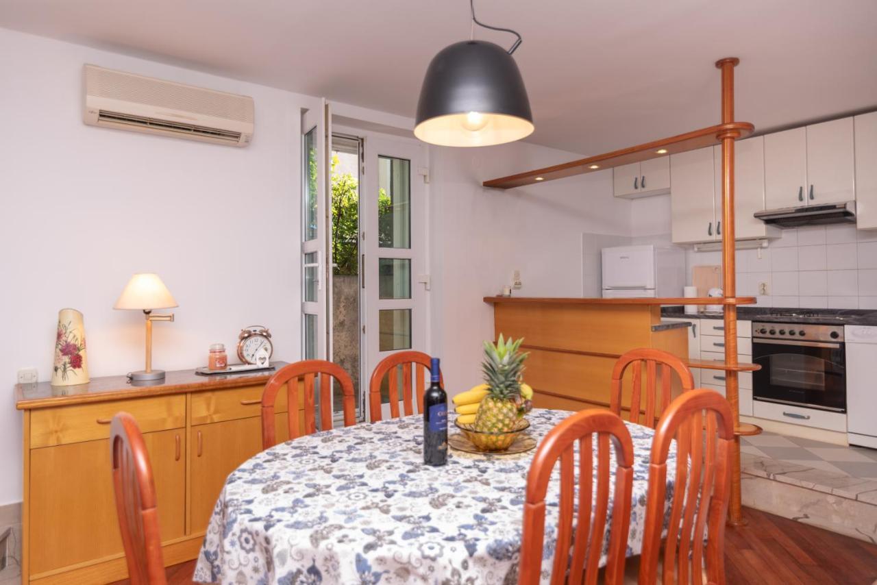 Palm Garden Apartment In Center With Big Terrace Split Exterior foto