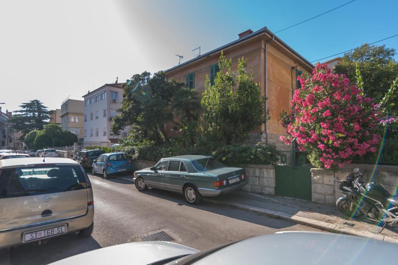 Palm Garden Apartment In Center With Big Terrace Split Exterior foto