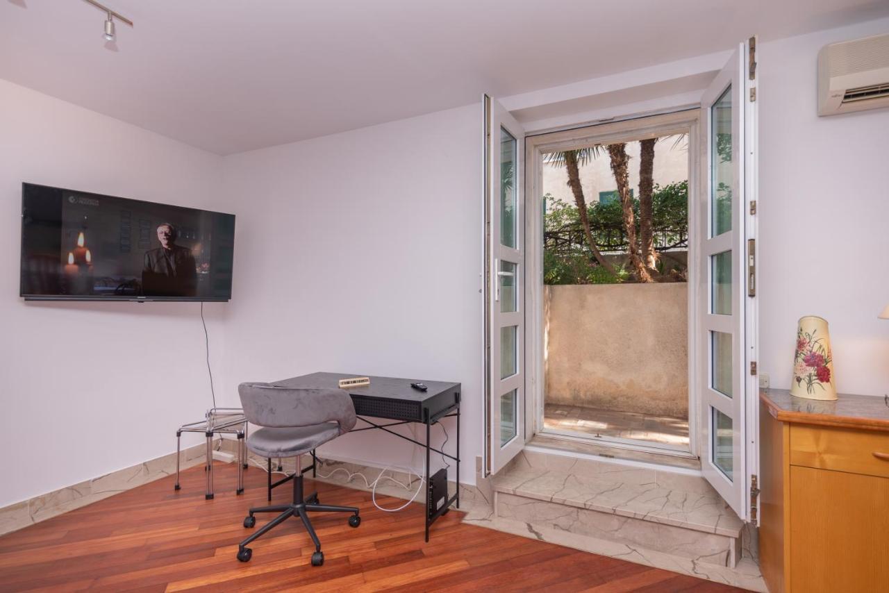 Palm Garden Apartment In Center With Big Terrace Split Exterior foto